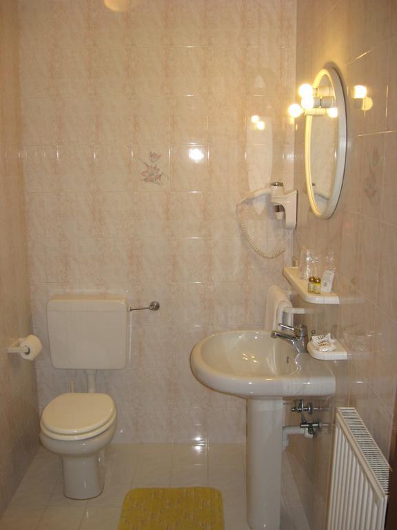 Albergo Ristorante Rosade Tavagnacco ภายนอก รูปภาพ